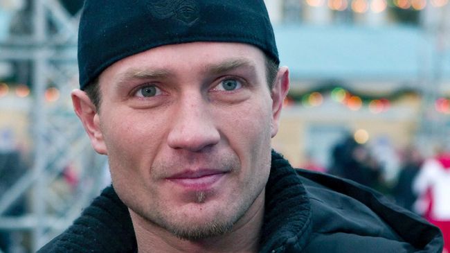 Олимпийский чемпион Роман Костомаров во время репетиции Ледового шоу двух столиц