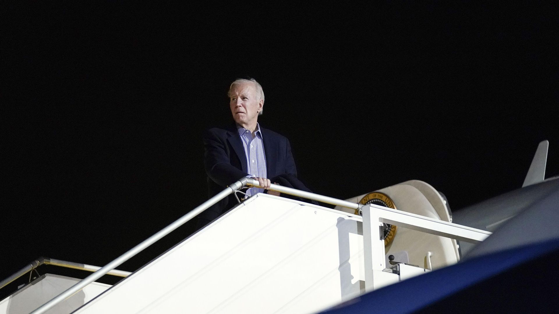 Президент США Джо Байден в аэропорту Жешув-Ясенка в Польше Президент США Джо Байден в аэропорту Жешув-Ясенка в Польше - РИА Новости, 1920, 23.02.2023