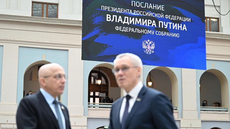 Перед началом ежегодного послания президента РФ Владимира Путина Федеральному собранию в Гостином дворе Перед началом ежегодного послания президента РФ Владимира Путина Федеральному собранию в Гостином дворе