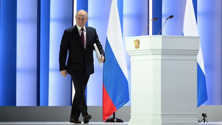 Президент РФ Владимир Путин перед началом ежегодного послания Федеральному собранию Президент РФ Владимир Путин перед началом ежегодного послания Федеральному собранию