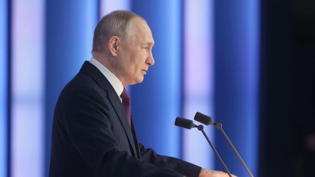 Президент РФ Владимир Путин выступает с ежегодным посланием Федеральному собранию Президент РФ Владимир Путин выступает с ежегодным посланием Федеральному собранию