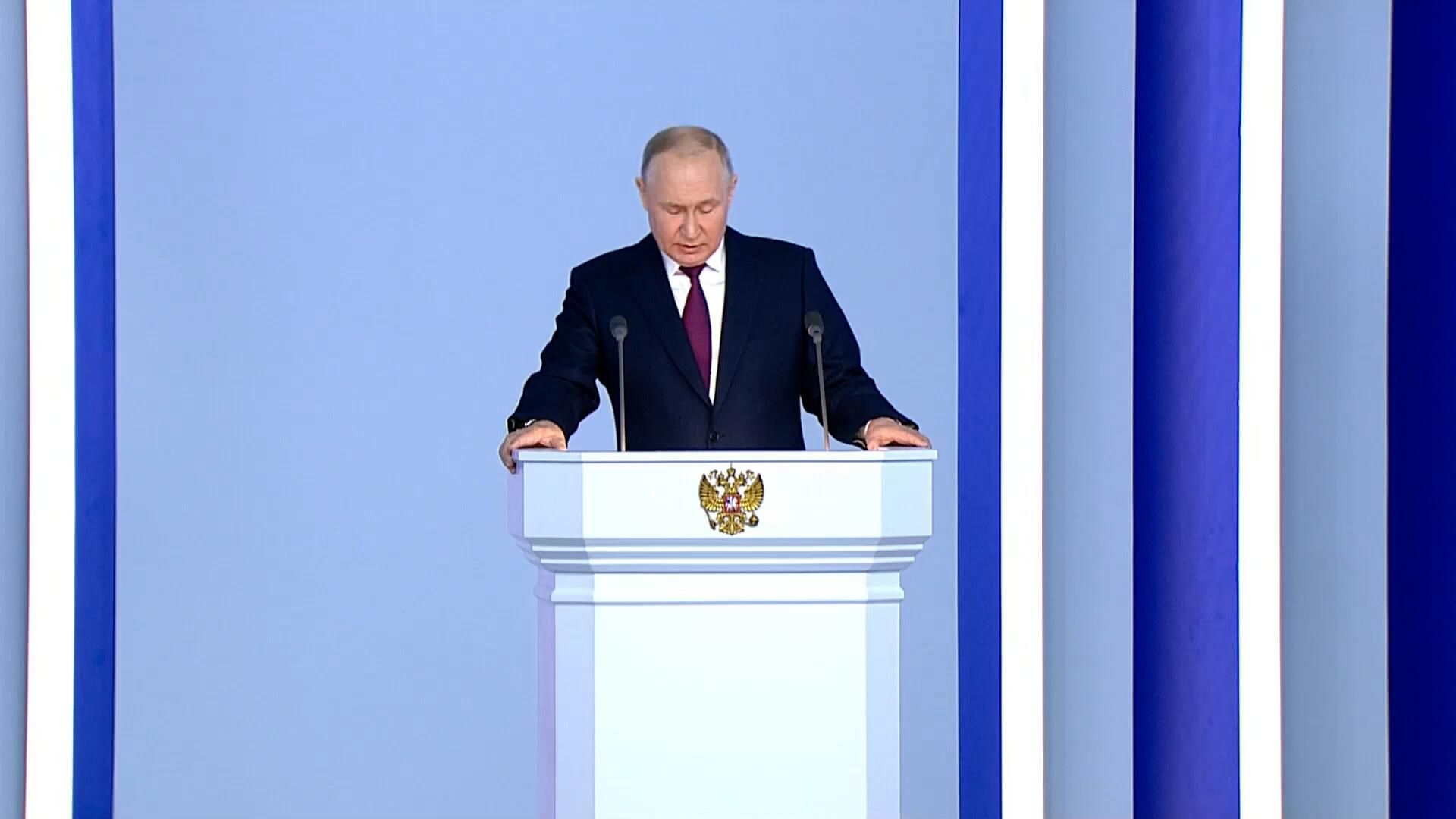 Путин: Власти России будут и дальше увеличивать МРОТ Путин: Власти России будут и дальше увеличивать МРОТ - РИА Новости, 1920, 21.02.2023