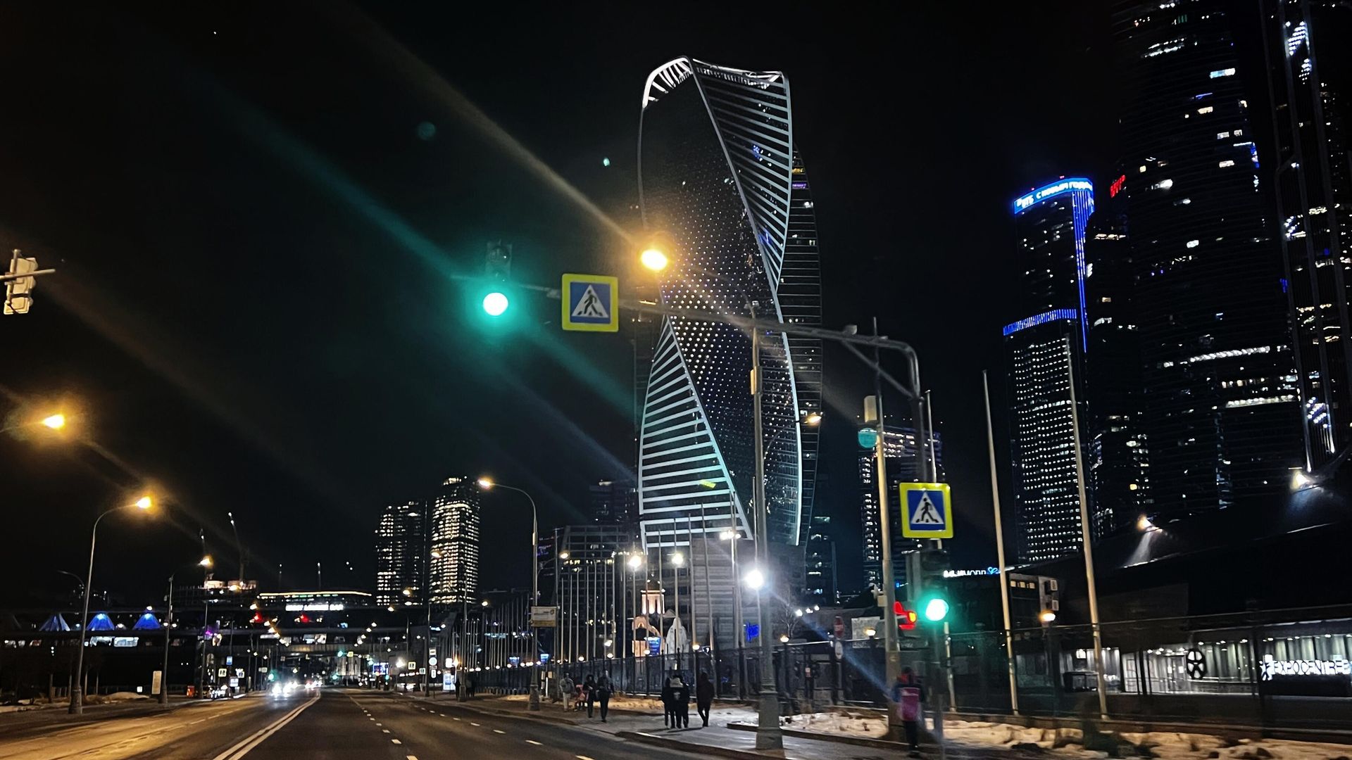 Краснопресненская набережная и деловой центр Москва-Сити Краснопресненская набережная и деловой центр Москва-Сити - РИА Новости, 1920, 18.10.2024