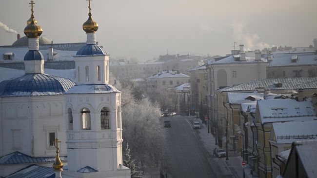 Вид на церковь Святой великомученицы Параскевы Пятницы и улицы зимней Казани Вид на церковь Святой великомученицы Параскевы Пятницы и улицы зимней Казани