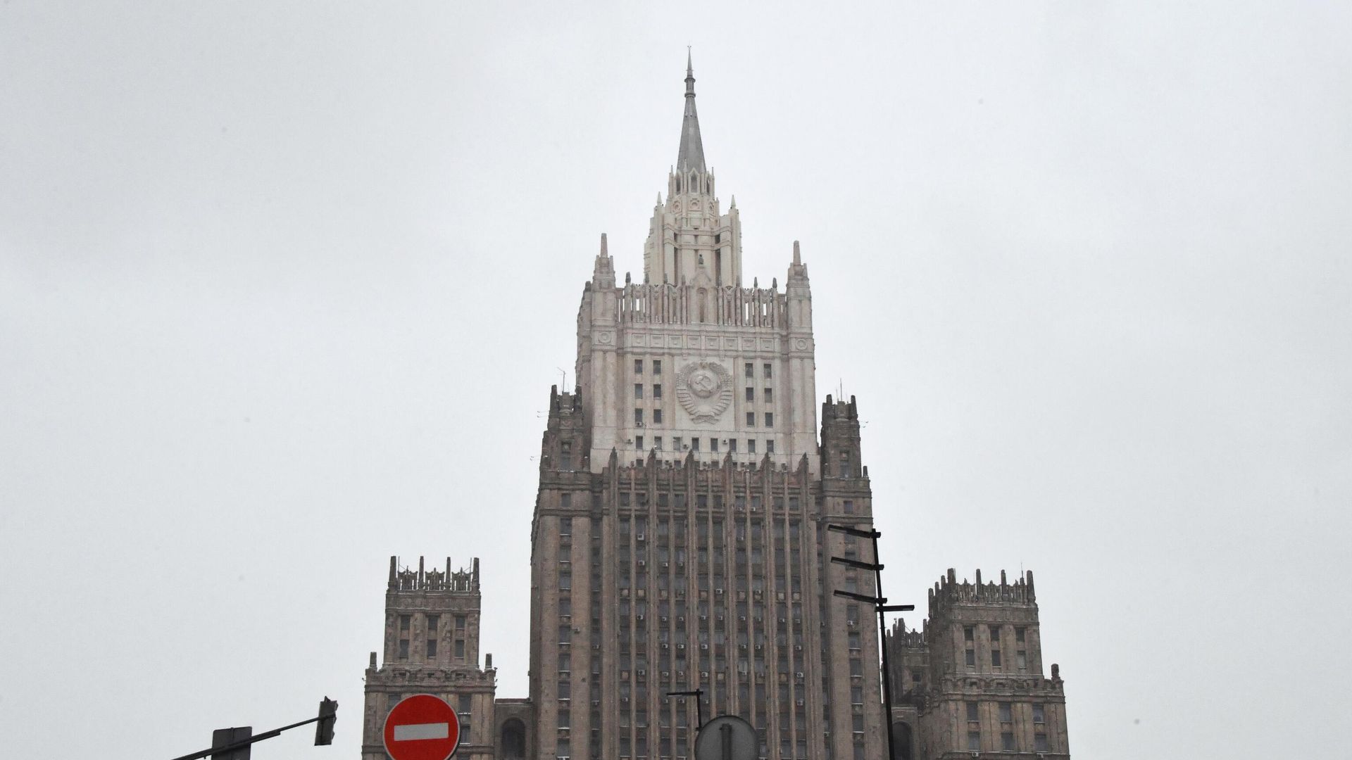 Здание Министерства иностранных дел РФ на Смоленской-Сенной площади в Москве Здание Министерства иностранных дел РФ на Смоленской-Сенной площади в Москве - РИА Новости, 1920, 13.03.2023