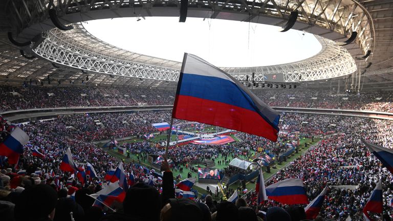 Митинг-концерт Слава защитникам Отечества! в Лужниках