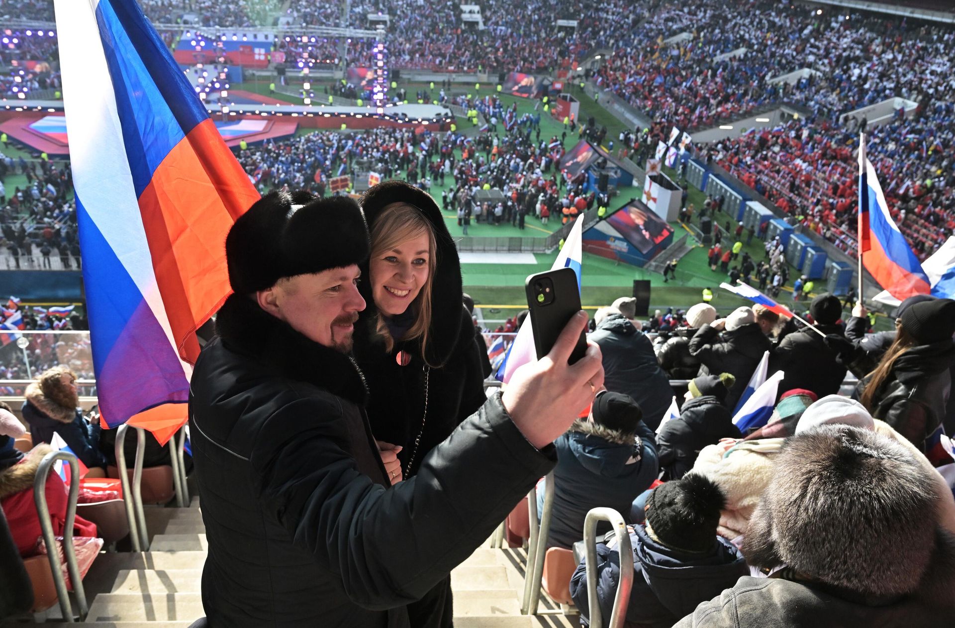Люди перед началом митинга-концерта Слава защитникам Отечества! в Лужниках Люди перед началом митинга-концерта Слава защитникам Отечества! в Лужниках - РИА Новости, 1920, 22.02.2023