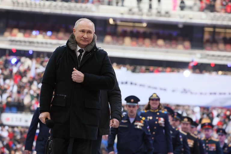 Президент РФ Владимир Путин на митинге-концерте Слава защитникам Отечества! Президент РФ Владимир Путин на митинге-концерте Слава защитникам Отечества!