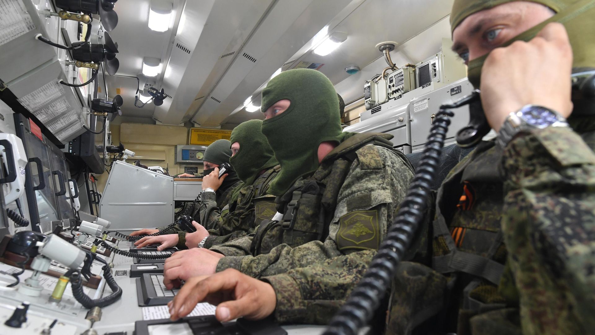 Военнослужащие в центре управления Военнослужащие в центре управления - РИА Новости, 1920, 18.09.2023