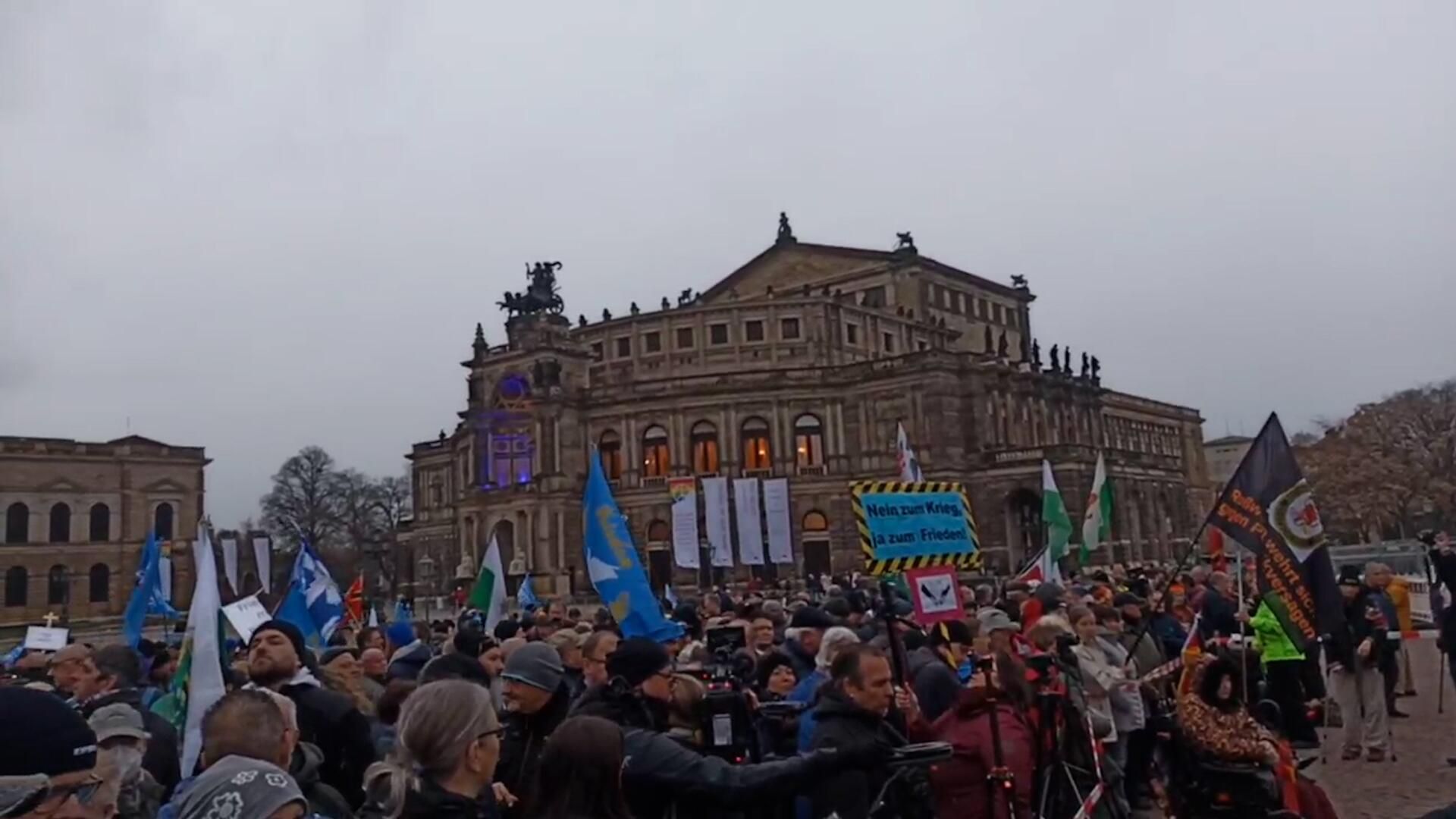 Митинг в Дрездене против поставок оружия Украине Митинг в Дрездене против поставок оружия Украине - РИА Новости, 1920, 24.02.2023