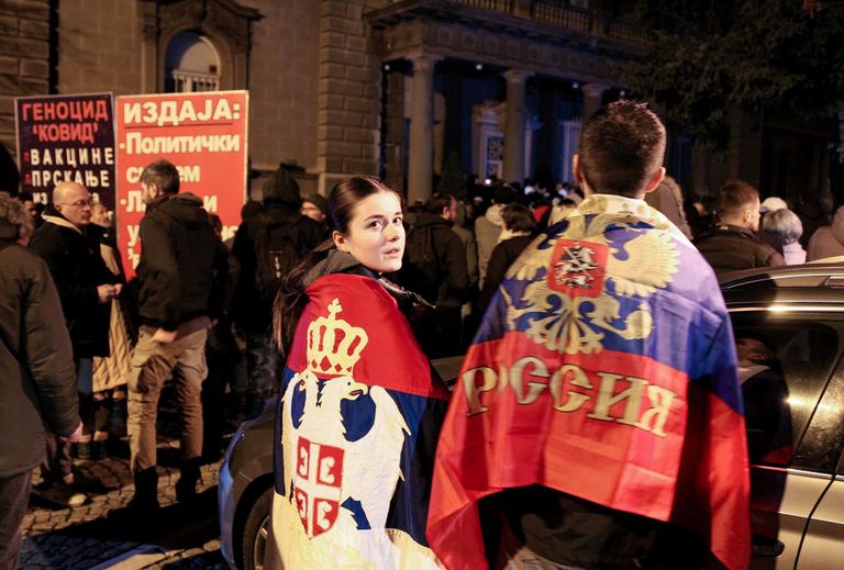 Участники акции против франко-германского плана ЕС по Косово в Белграде Участники акции против франко-германского плана ЕС по Косово в Белграде