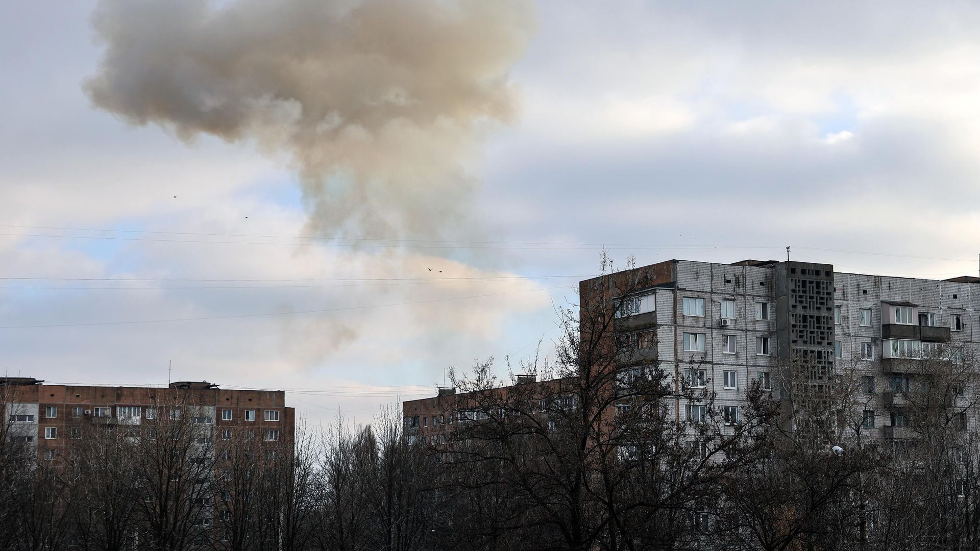 Дым в Кировском районе Донецка после обстрела со стороны ВСУ Дым в Кировском районе Донецка после обстрела со стороны ВСУ - РИА Новости, 1920, 05.03.2023
