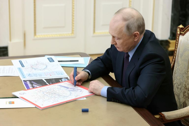 Президент РФ Владимир Путин в режиме видеосвязи принимает участие в открытии Большой кольцевой линии московского метро Президент РФ Владимир Путин в режиме видеосвязи принимает участие в открытии Большой кольцевой линии московского метро