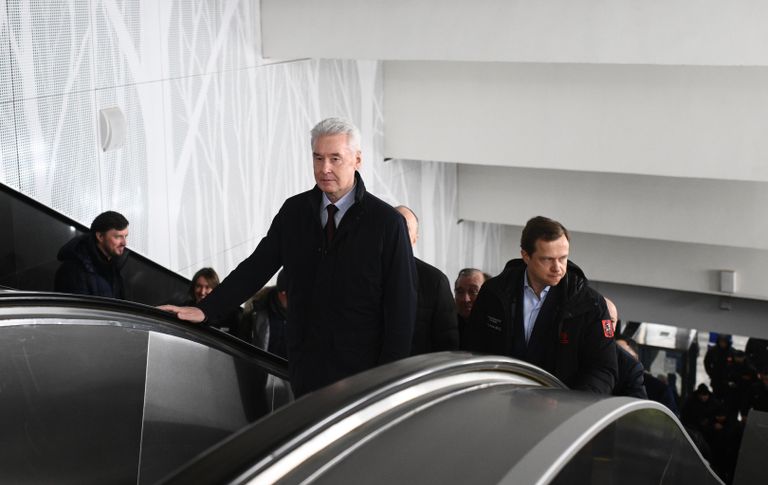 Мэр Москвы Сергей Собянин на станции Варшавская после церемонии открытия Большой кольцевой линии Московского метро Мэр Москвы Сергей Собянин на станции Варшавская после церемонии открытия Большой кольцевой линии Московского метро