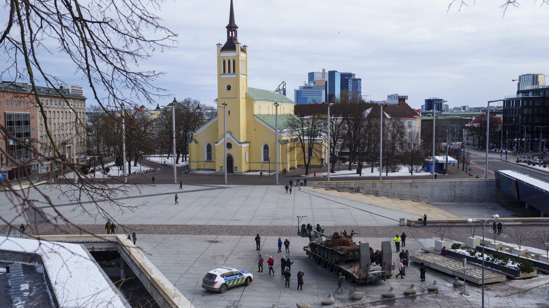 Подбитый танк Т-72, установленный на площади Свободы в центре Таллина, Эстония Подбитый танк Т-72, установленный на площади Свободы в центре Таллина, Эстония - РИА Новости, 1920, 02.03.2023
