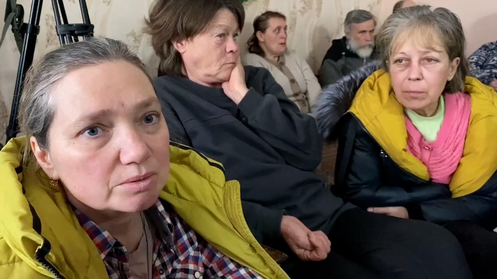 Нам не по дороге — беженцы из Артемовска о том, почему не поехали в украинский тыл Нам не по дороге — беженцы из Артемовска о том, почему не поехали в украинский тыл - РИА Новости, 1920, 02.03.2023