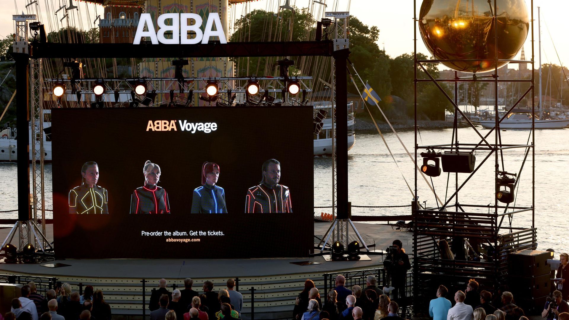 Экран с трансляцией во время презентации песни группы ABBA в Стокгольме Экран с трансляцией во время презентации песни группы ABBA в Стокгольме - РИА Новости, 1920, 03.03.2023