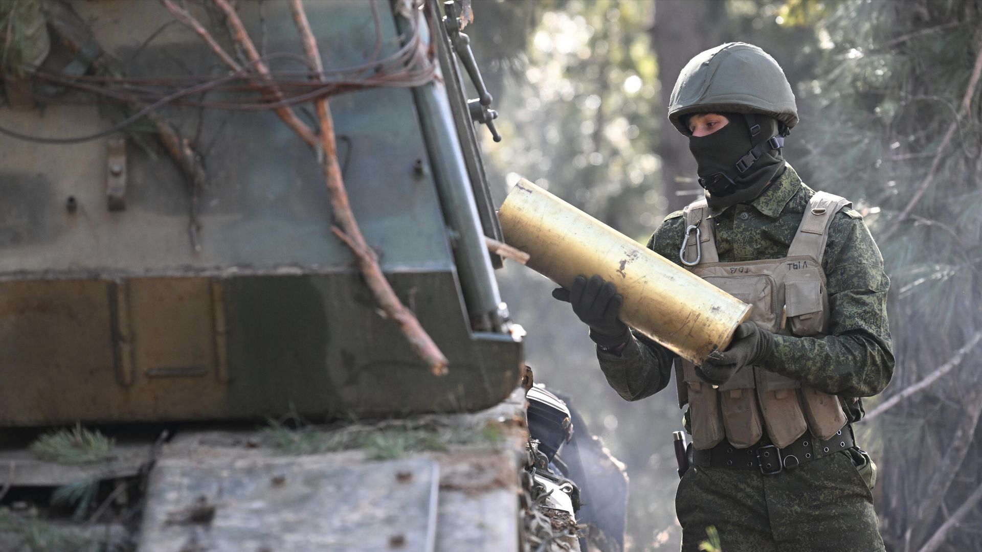 Военнослужащий артиллерийского расчета самоходной артиллерийской установки (САУ) Мста-С - РИА Новости, 1920, 01.05.2023