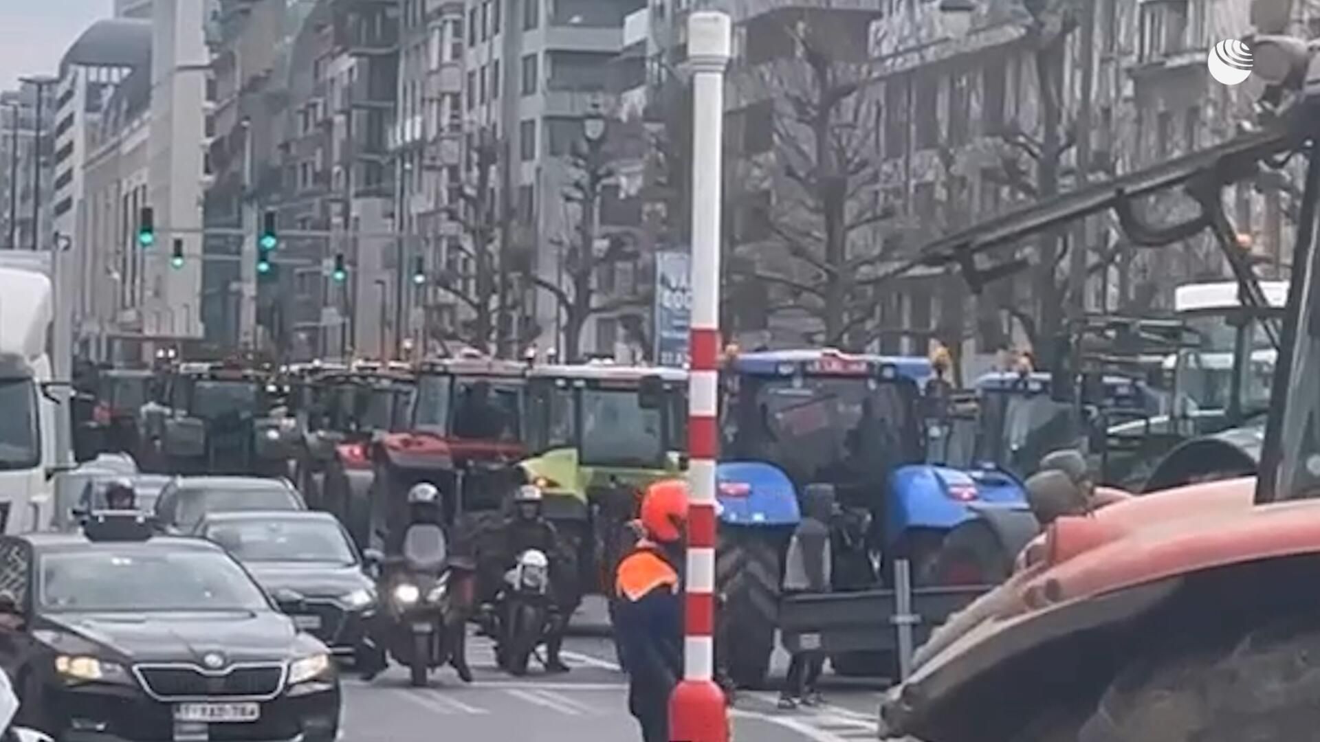 Трактористы заблокировали центр Брюсселя на митинге против закрытия ферм ради экологии Трактористы заблокировали центр Брюсселя на митинге против закрытия ферм ради экологии - РИА Новости, 1920, 03.03.2023
