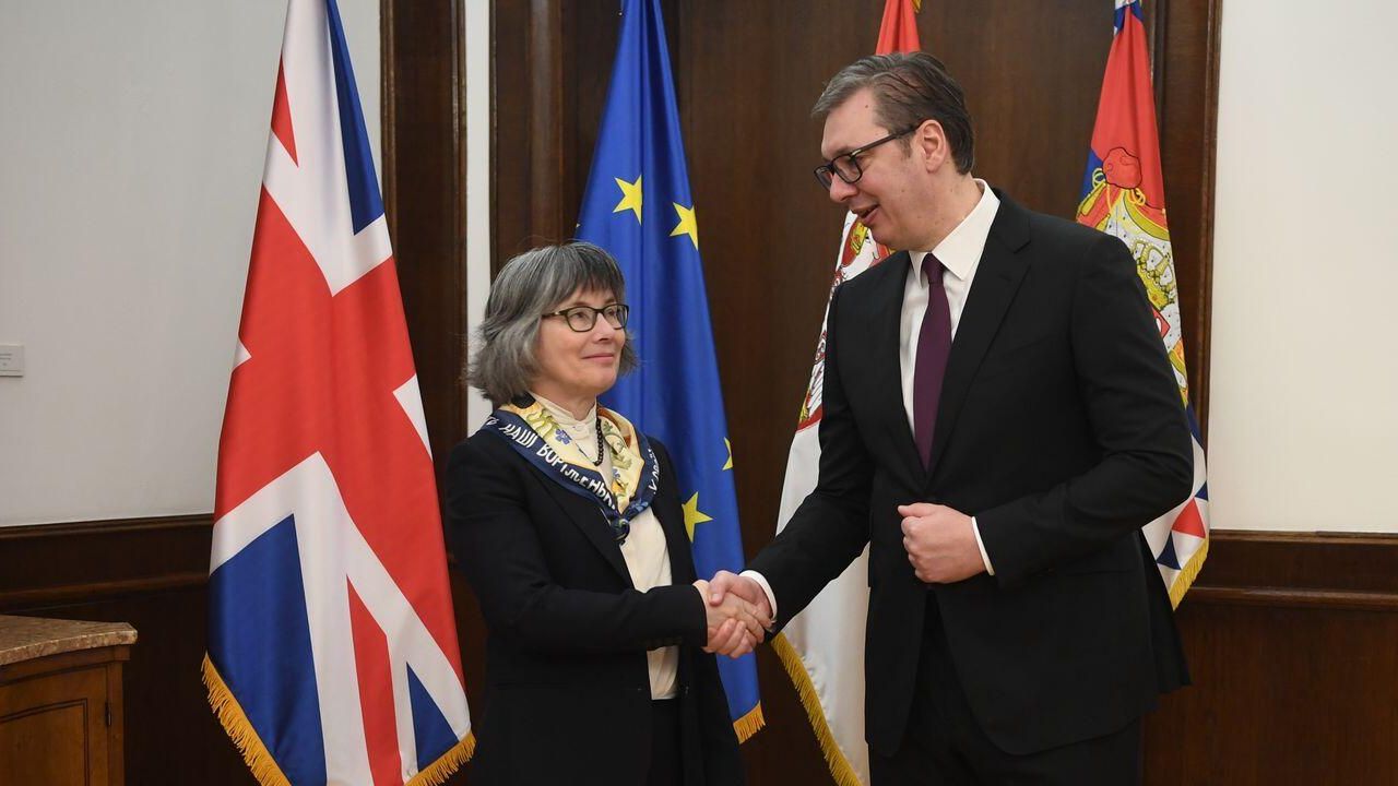 Президент Сербии Александр Вучич и посол Великобритании в Сербии Шэн Маклауд во время встречи Президент Сербии Александр Вучич и посол Великобритании в Сербии Шэн Маклауд во время встречи - РИА Новости, 1920, 03.03.2023