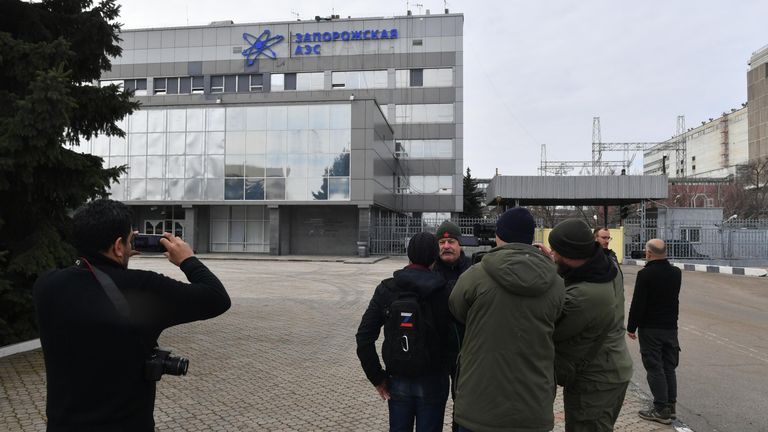 Журналисты на территории Запорожской АЭС в Энергодаре