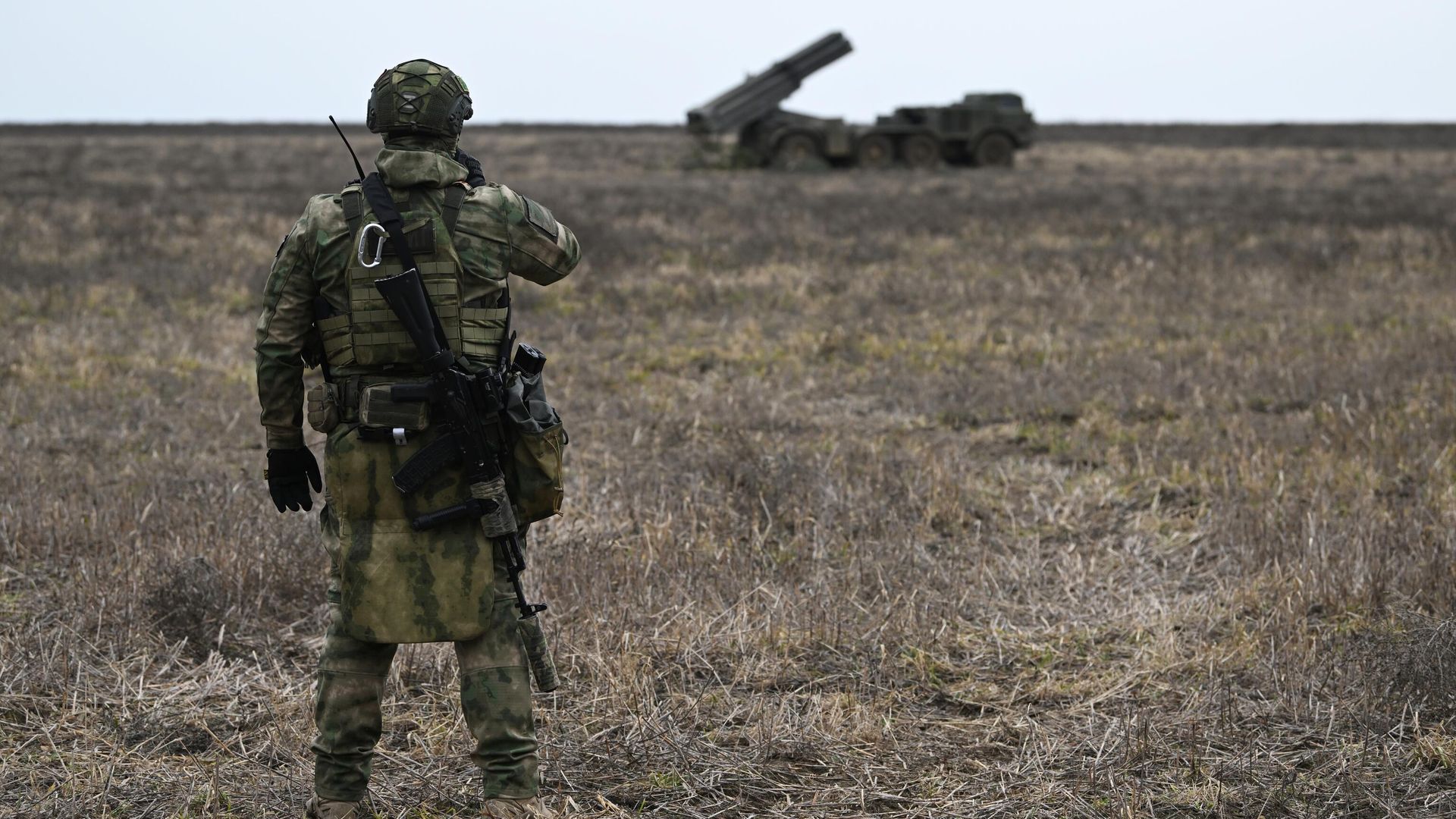 Военнослужащий артиллерийского расчета реактивной системы залпового огня (РСЗО) Ураган - РИА Новости, 1920, 18.03.2023
