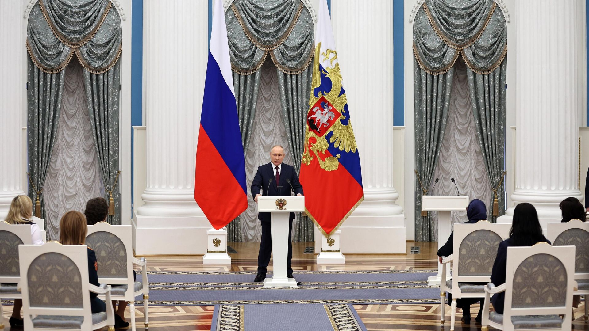 Президент РФ Владимир Путин на церемонии вручения государственных наград по случаю Международного женского дня Президент РФ Владимир Путин на церемонии вручения государственных наград по случаю Международного женского дня - РИА Новости, 1920, 08.03.2023
