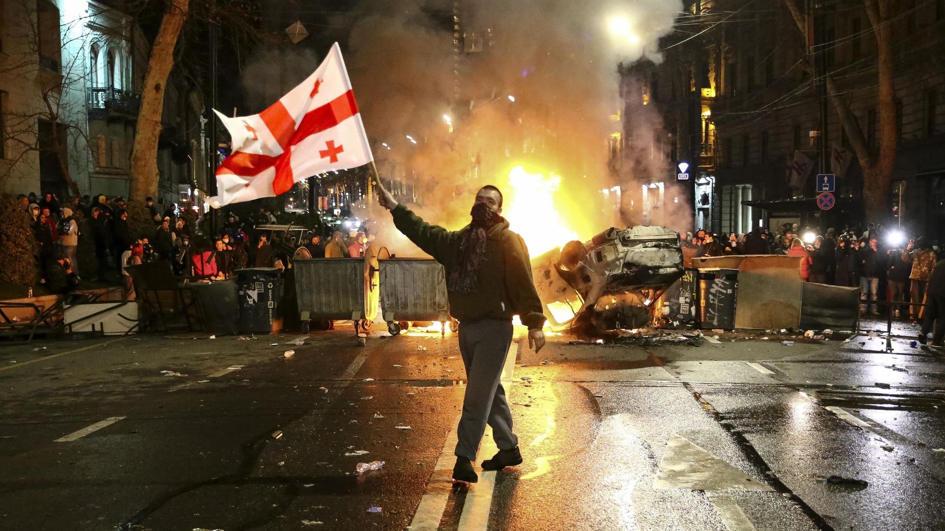 Участник акции протеста у здания парламента Грузии в центре Тбилиси Участник акции протеста у здания парламента Грузии в центре Тбилиси - РИА Новости, 1920, 10.03.2023