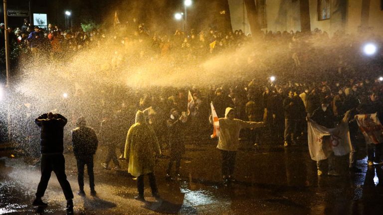 Протест возле здания парламента Грузии в Тбилиси, 8 марта 2023 года Протест возле здания парламента Грузии в Тбилиси, 8 марта 2023 года