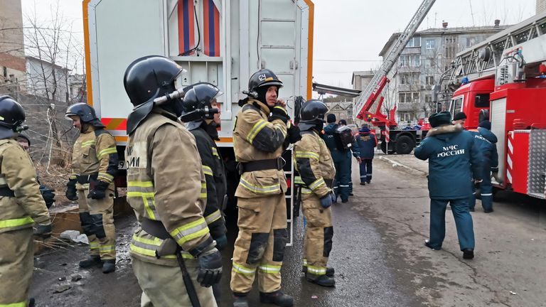 Сотрудники службы МЧС РФ на месте взрыва бытового газа в жилом доме в поселке Антипиха под Читой Сотрудники службы МЧС РФ на месте взрыва бытового газа в жилом доме в поселке Антипиха под Читой