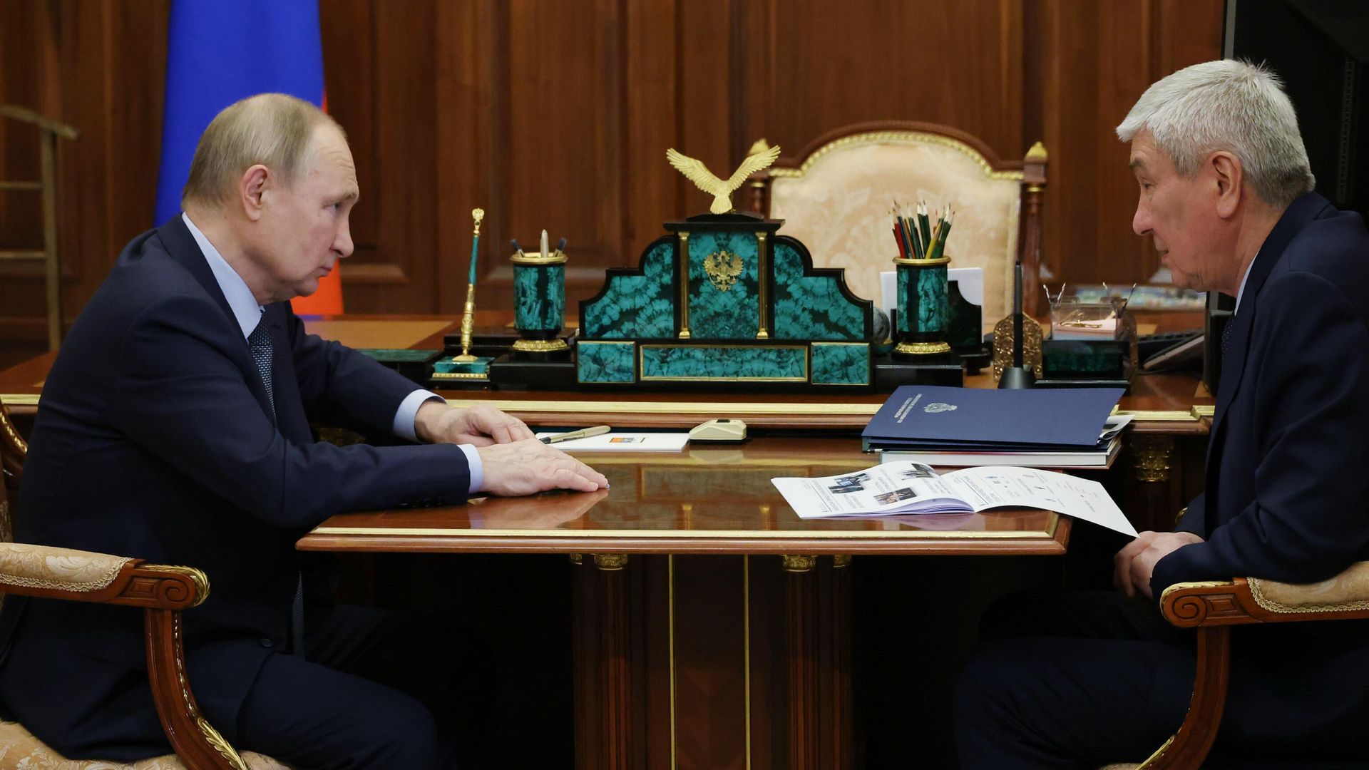 Президент РФ Владимир Путин и директор Росфинмониторинга Юрий Чиханчин Президент РФ Владимир Путин и директор Росфинмониторинга Юрий Чиханчин - РИА Новости, 1920, 08.07.2025