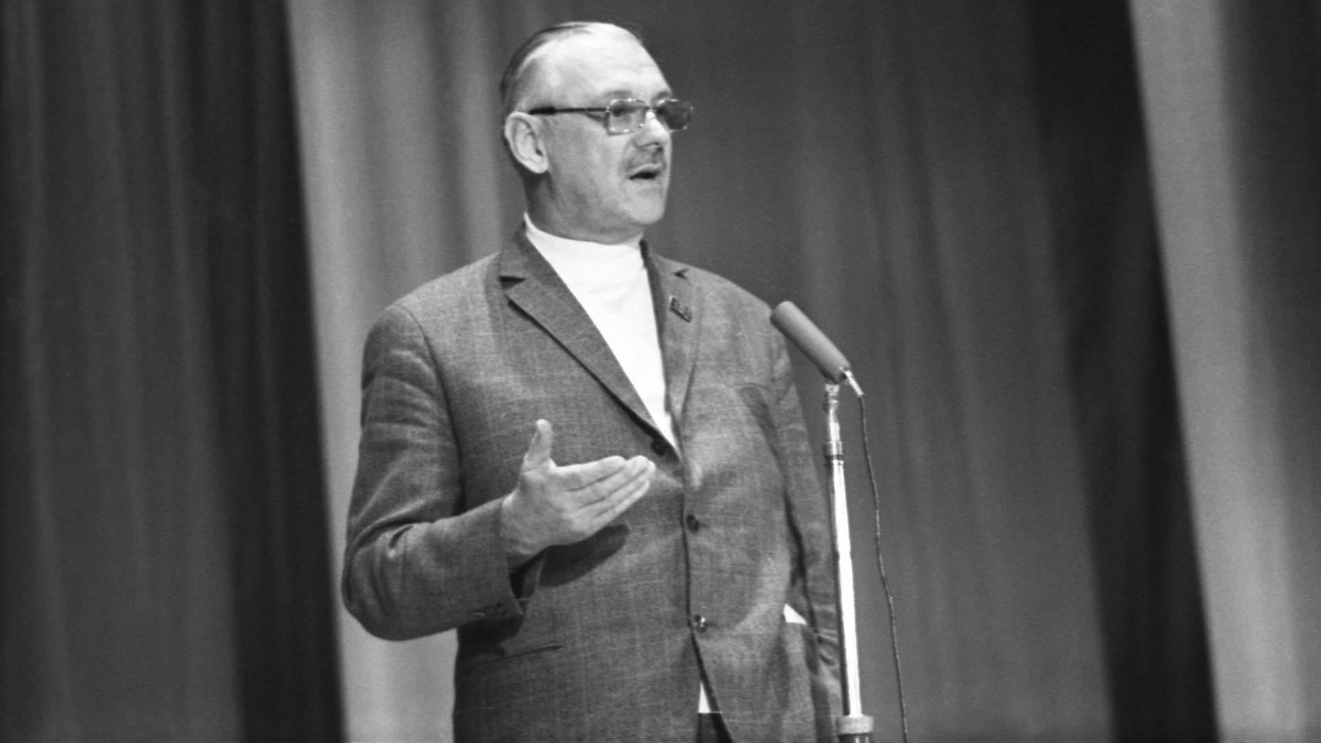 Советский писатель, поэт, баснописец, драматург, председатель правления Союза писателей РСФСР Сергей Владимирович Михалков - РИА Новости, 1920