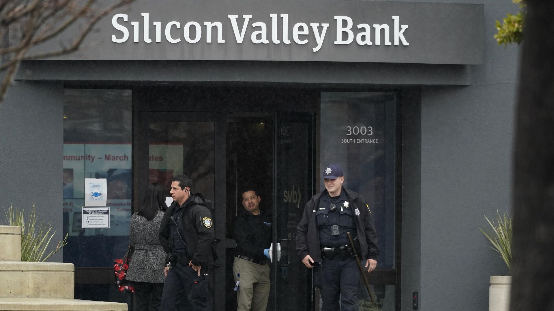 Полиция возле банка Silicon Valley в Санта-Кларе, Калифорния - РИА Новости, 1920, 12.03.2023