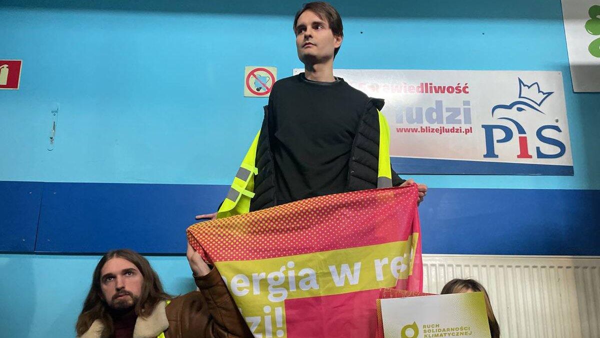 Климатические активисты в офисе правящей партии Польши Право и справедливость Климатические активисты в офисе правящей партии Польши Право и справедливость - РИА Новости, 1920, 13.03.2023