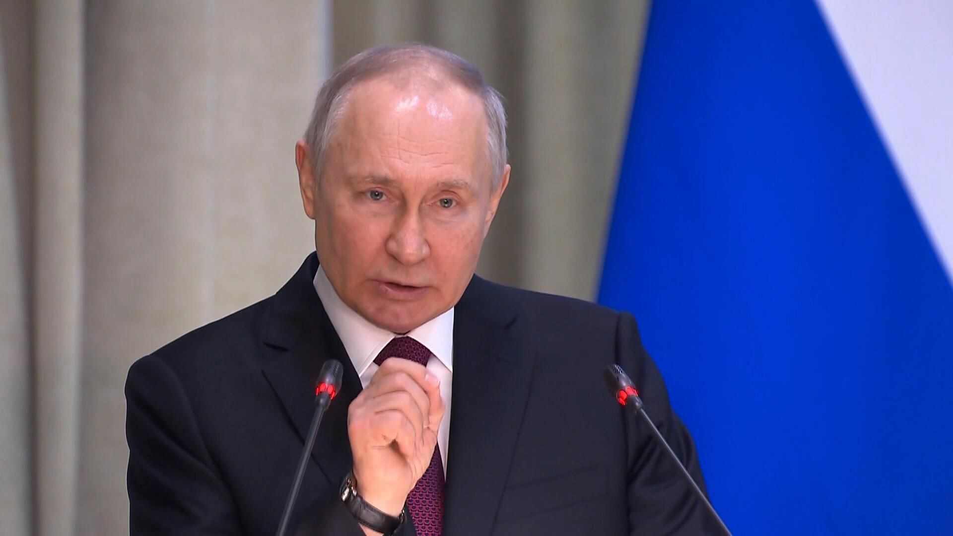 Путин: Россия на все санкции должна ответить расширением экономических свобод Путин: Россия на все санкции должна ответить расширением экономических свобод - РИА Новости, 1920, 15.03.2023