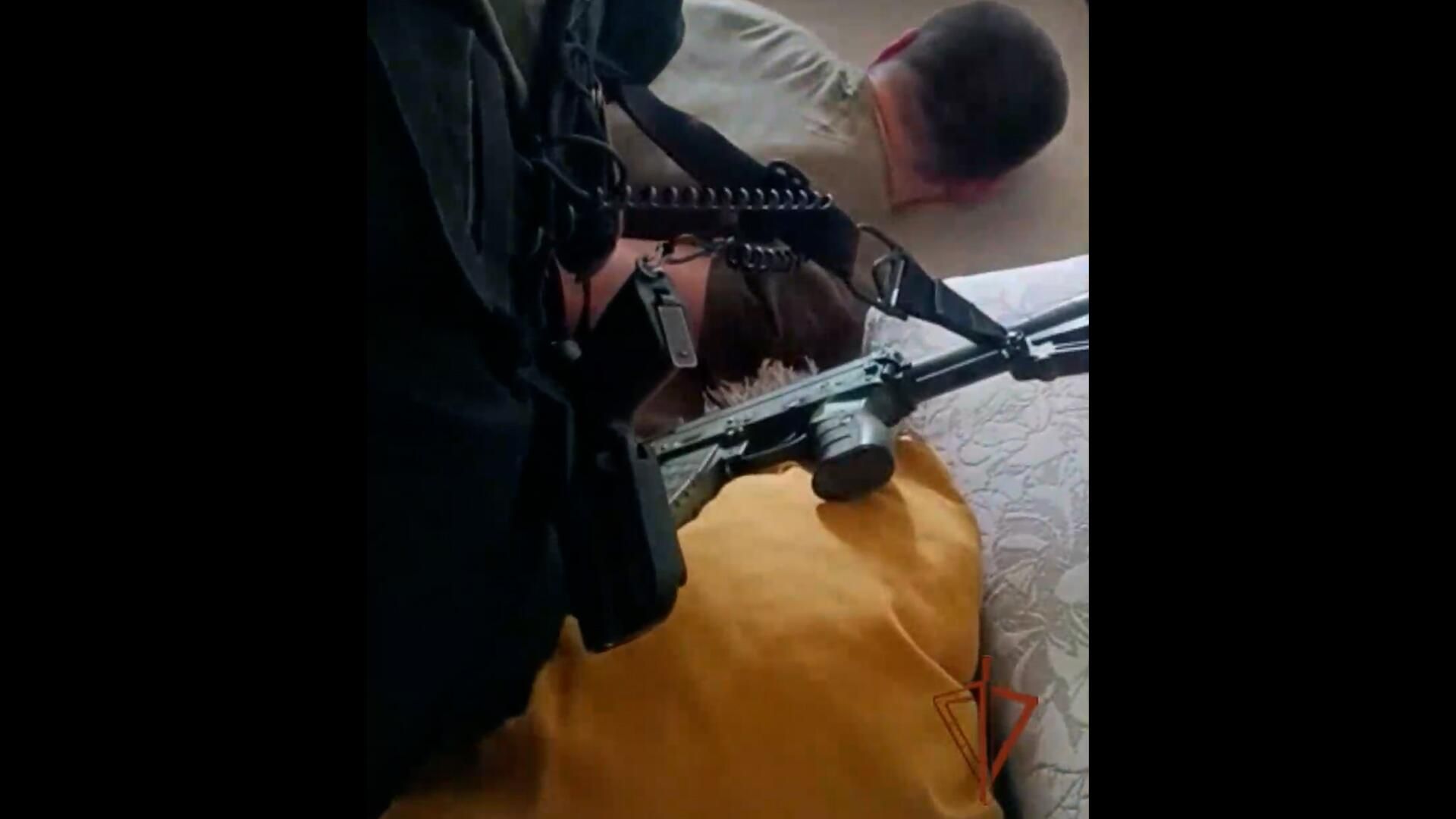 Кадры задержания стрелка из Вятских Полян. Видео Росгвардии Кадры задержания стрелка из Вятских Полян. Видео Росгвардии - РИА Новости, 1920, 15.03.2023