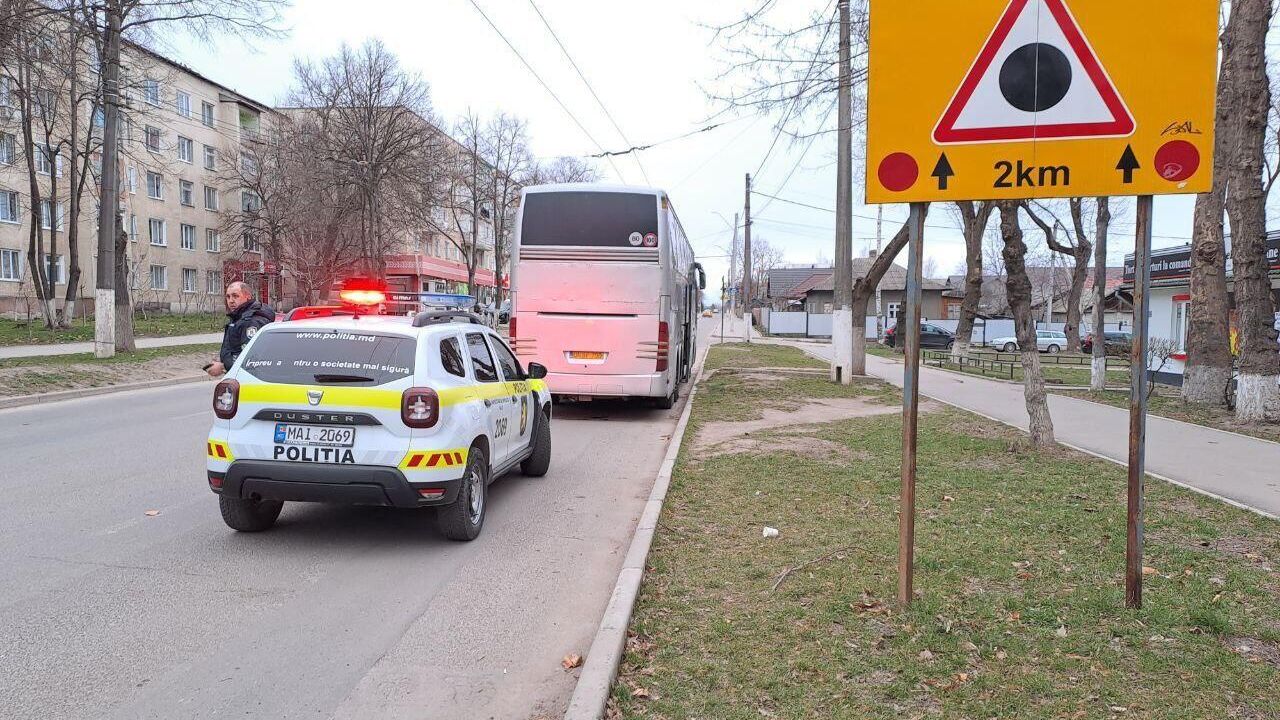 Полиция Молдавии блокирует автобусы со сторонниками оппозиционной партии Шор - РИА Новости, 1920, 16.03.2023