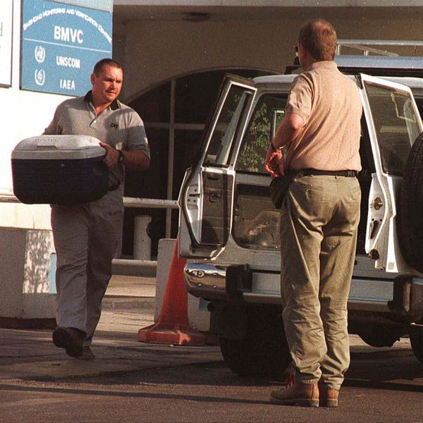 Инспекторы специальной комиссии ООН в Багдаде. 9 ноября 1998 года Инспекторы специальной комиссии ООН в Багдаде. 9 ноября 1998 года