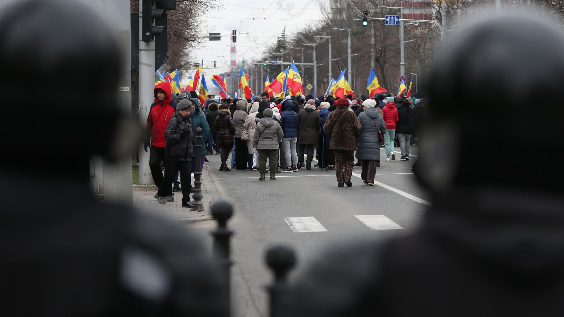 Сотрудники полиции и участники акции протеста оппозиции в Кишиневе Сотрудники полиции и участники акции протеста оппозиции в Кишиневе - РИА Новости, 1920, 24.03.2023