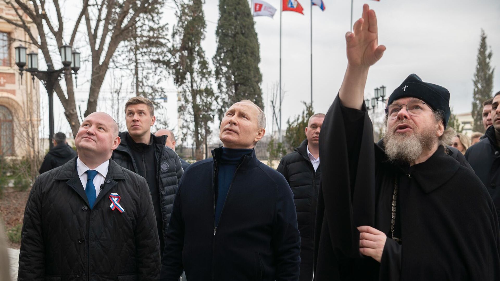 Президент РФ Владимир Путин во время посещения историко-археологического парка Херсонес Таврический Президент РФ Владимир Путин во время посещения историко-археологического парка Херсонес Таврический - РИА Новости, 1920, 19.03.2023