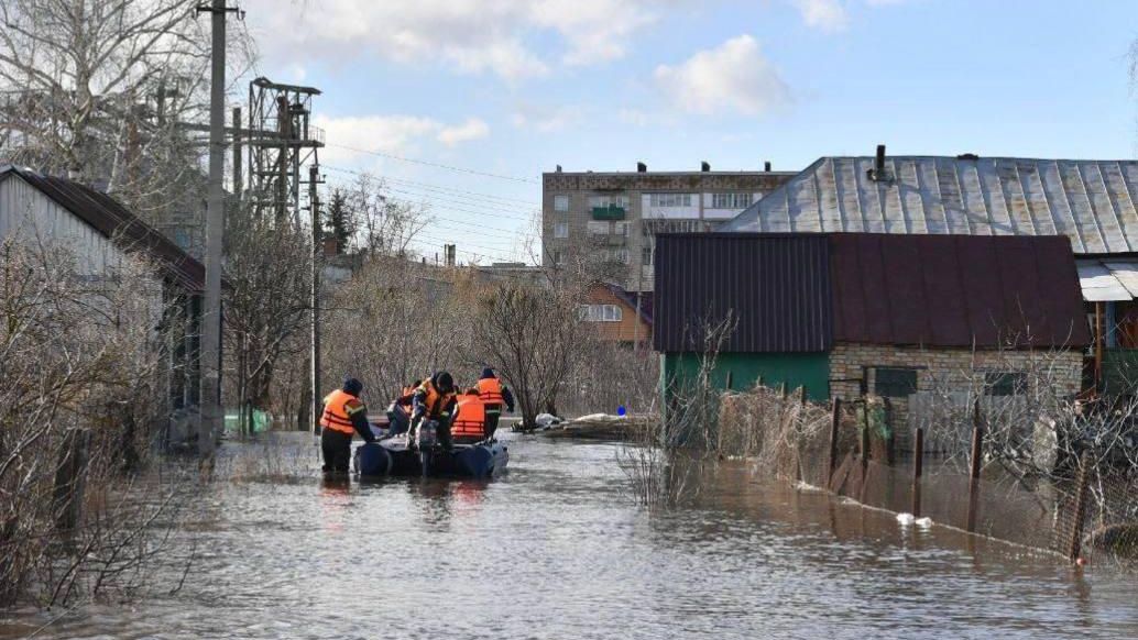 В Саратовской области водитель скорой спас мужчину во время половодья В Саратовской области водитель скорой спас мужчину во время половодья - РИА Новости, 1920, 18.03.2023
