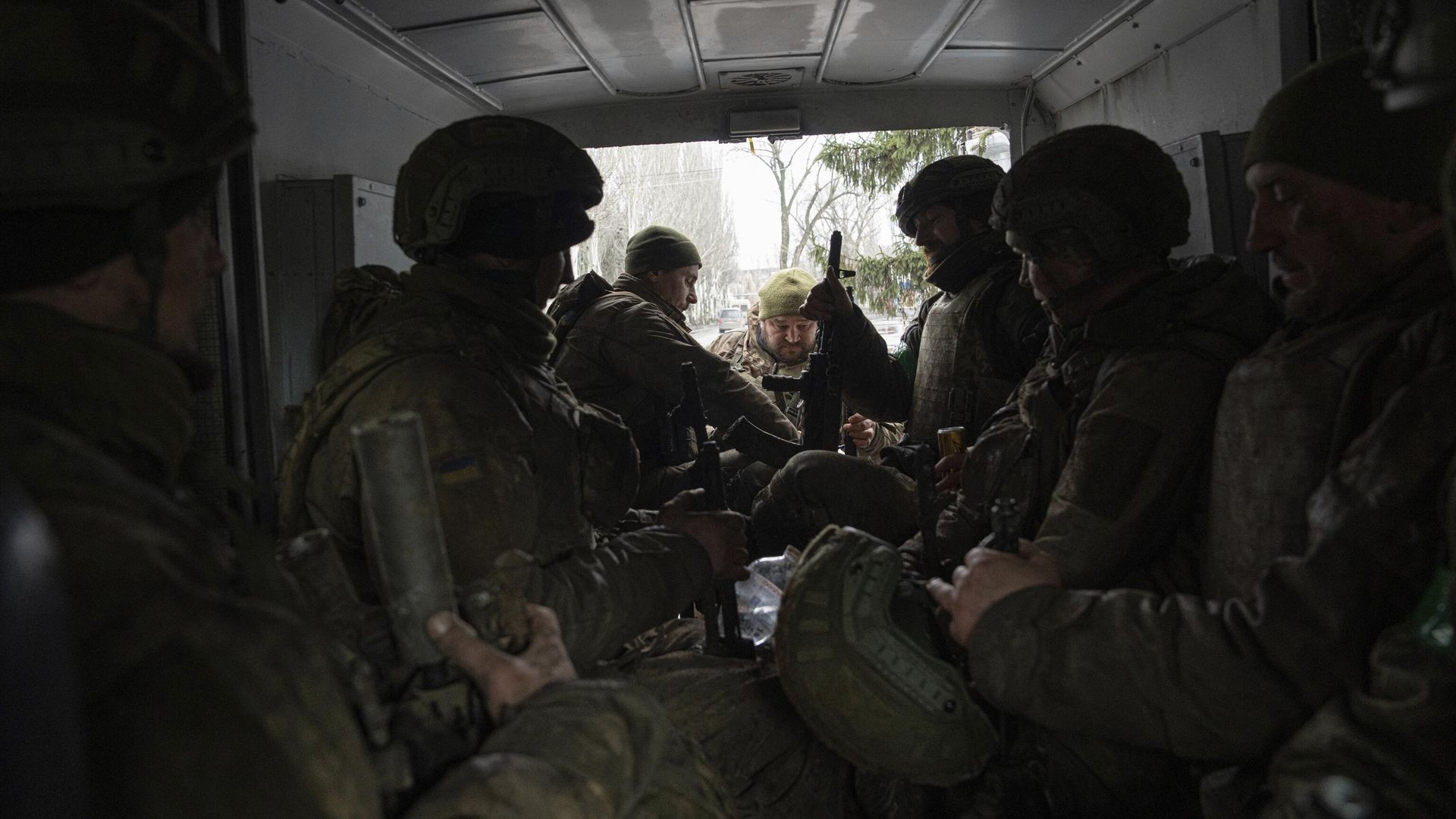 Украинские военнослужащие в городе Часов Яр под Артемовском Украинские военнослужащие в городе Часов Яр под Артемовском - РИА Новости, 1920, 19.03.2023