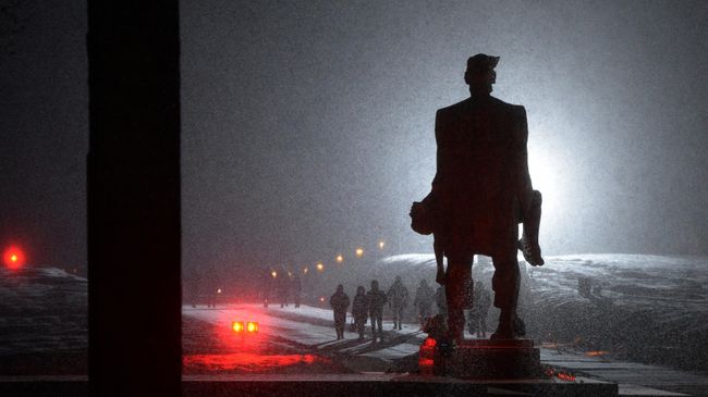 Участники митинга-реквиема в мемориальном комплексе Хатынь Участники митинга-реквиема в мемориальном комплексе Хатынь