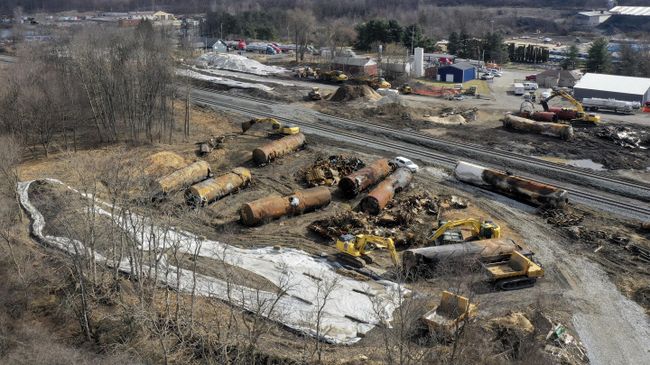 На месте схода поезда в американском штате Огайо