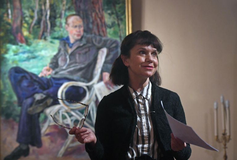 Директор ГМИИ имени А. С. Пушкина Марина Лошак у картины художника Петра Кончаловского Портрет композитора Сергея Сергеевича Прокофьева на открытии выставки, приуроченной к 130-летию со дня рождения одного из классиков советской музыки Сергея Прокофьева Директор ГМИИ имени А. С. Пушкина Марина Лошак у картины художника Петра Кончаловского Портрет композитора Сергея Сергеевича Прокофьева на открытии выставки, приуроченной к 130-летию со дня рождения одного из классиков советской музыки Сергея Прокофьева