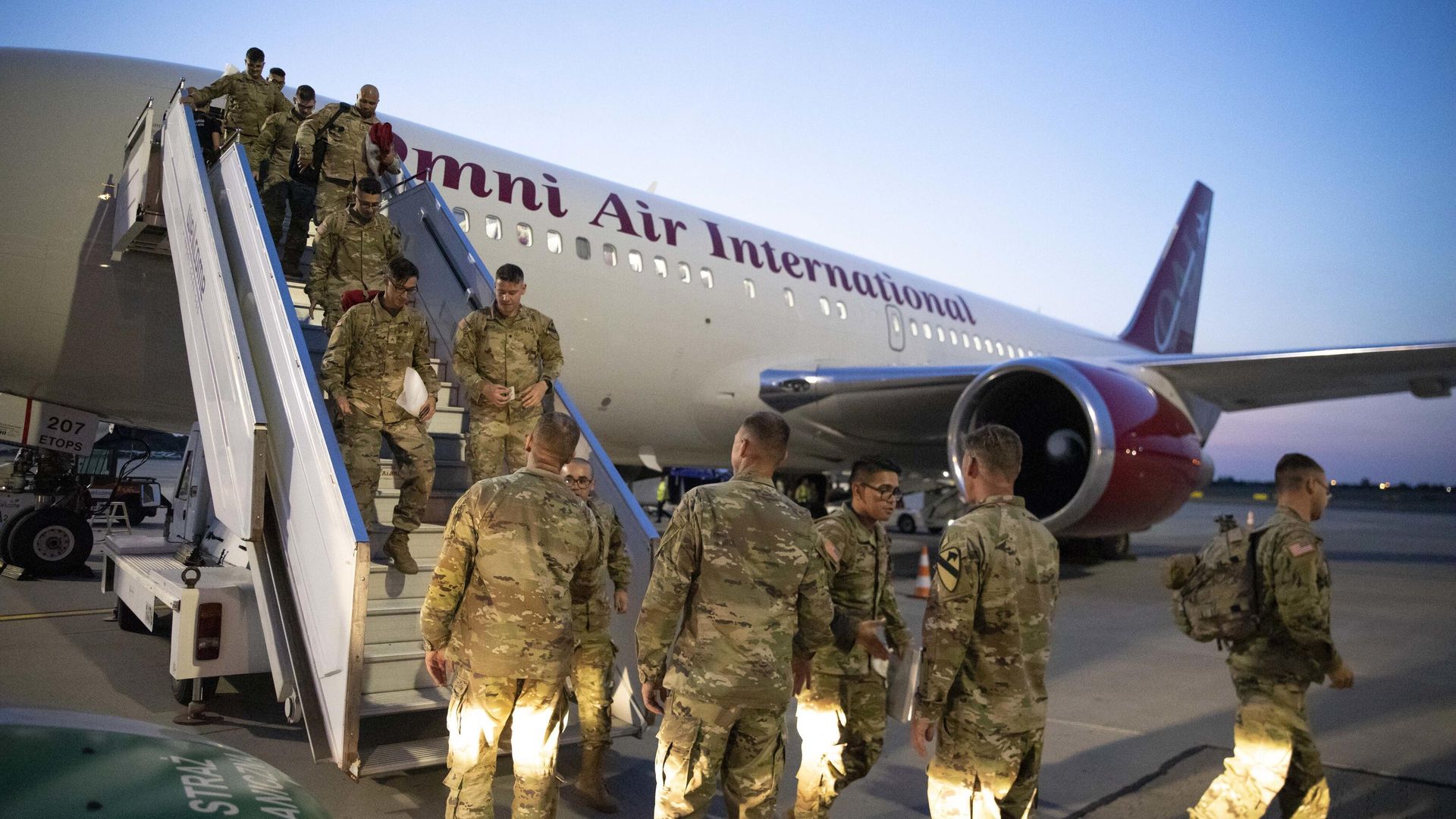 Солдаты армии США в аэропорту города Познань, Польша Солдаты армии США в аэропорту города Познань, Польша - РИА Новости, 1920, 21.03.2023