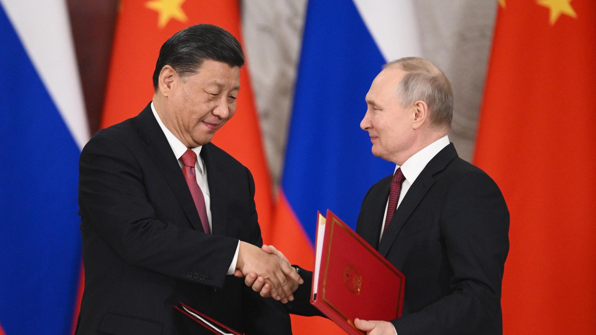 Президент РФ Владимир Путин и председатель КНР Си Цзиньпин на церемонии подписания совместных документов об углублении отношений и направлениях сотрудничества до 2030 года - РИА Новости, 1920, 05.04.2023