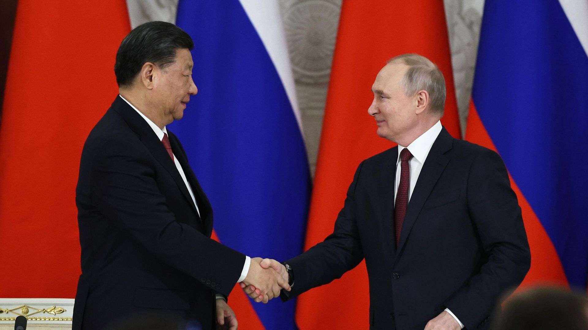 Президент РФ Владимир Путин и председатель КНР Си Цзиньпин на церемонии подписания совместных документов об углублении отношений и направлениях сотрудничества до 2030 года Президент РФ Владимир Путин и председатель КНР Си Цзиньпин на церемонии подписания совместных документов об углублении отношений и направлениях сотрудничества до 2030 года - РИА Новости, 1920, 21.03.2023