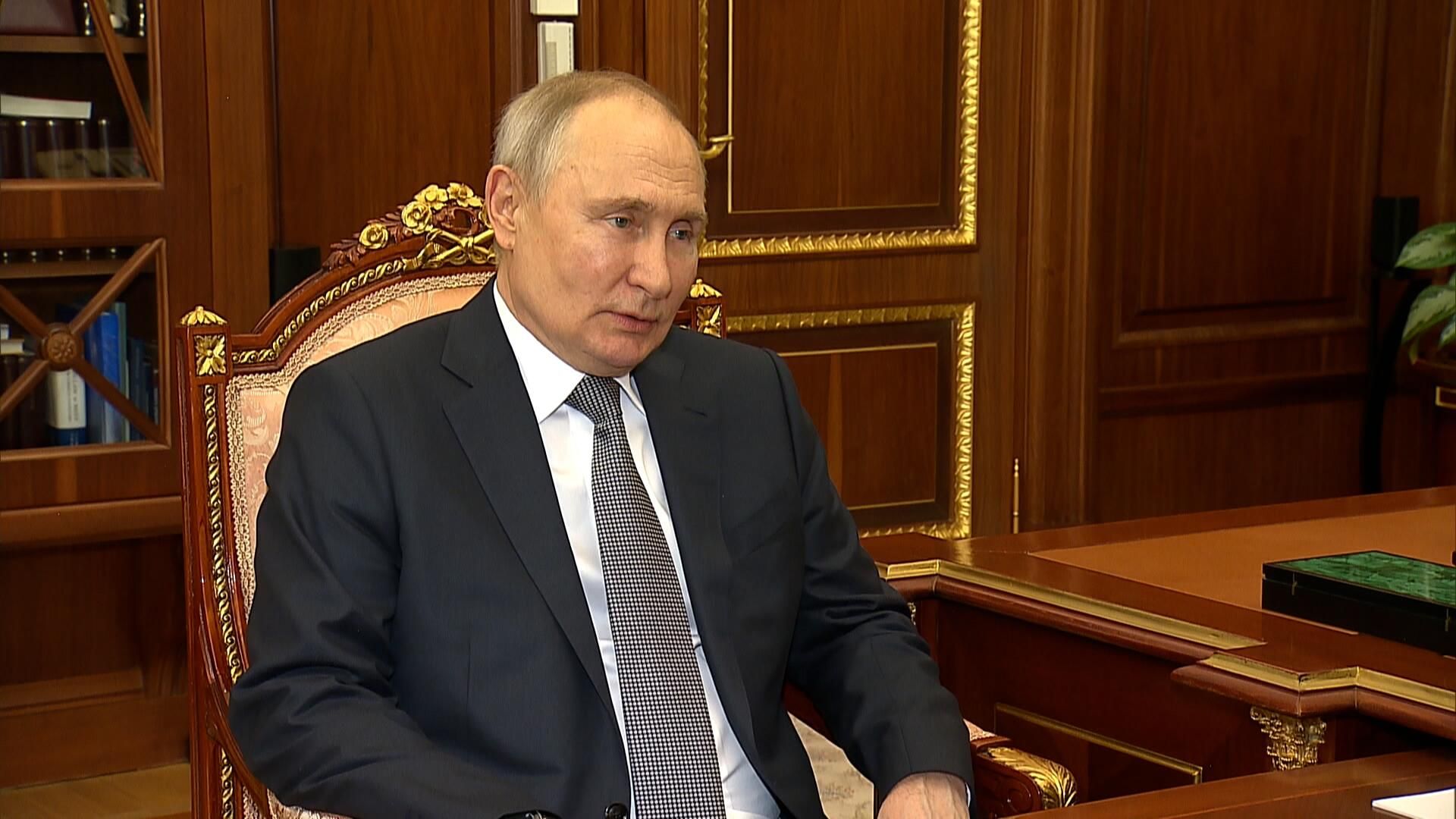 Рабочая встреча Путина с руководителем фракции Единая Россия Рабочая встреча Путина с руководителем фракции Единая Россия - РИА Новости, 1920, 22.03.2023