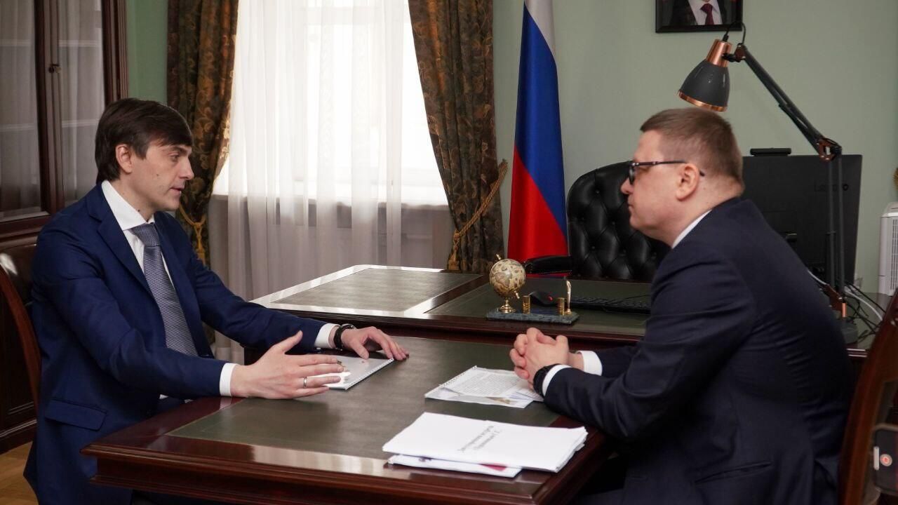 Министр просвещения России Сергей Кравцов и губернатор Челябинской области Алексей Текслер Министр просвещения России Сергей Кравцов и губернатор Челябинской области Алексей Текслер - РИА Новости, 1920, 22.03.2023